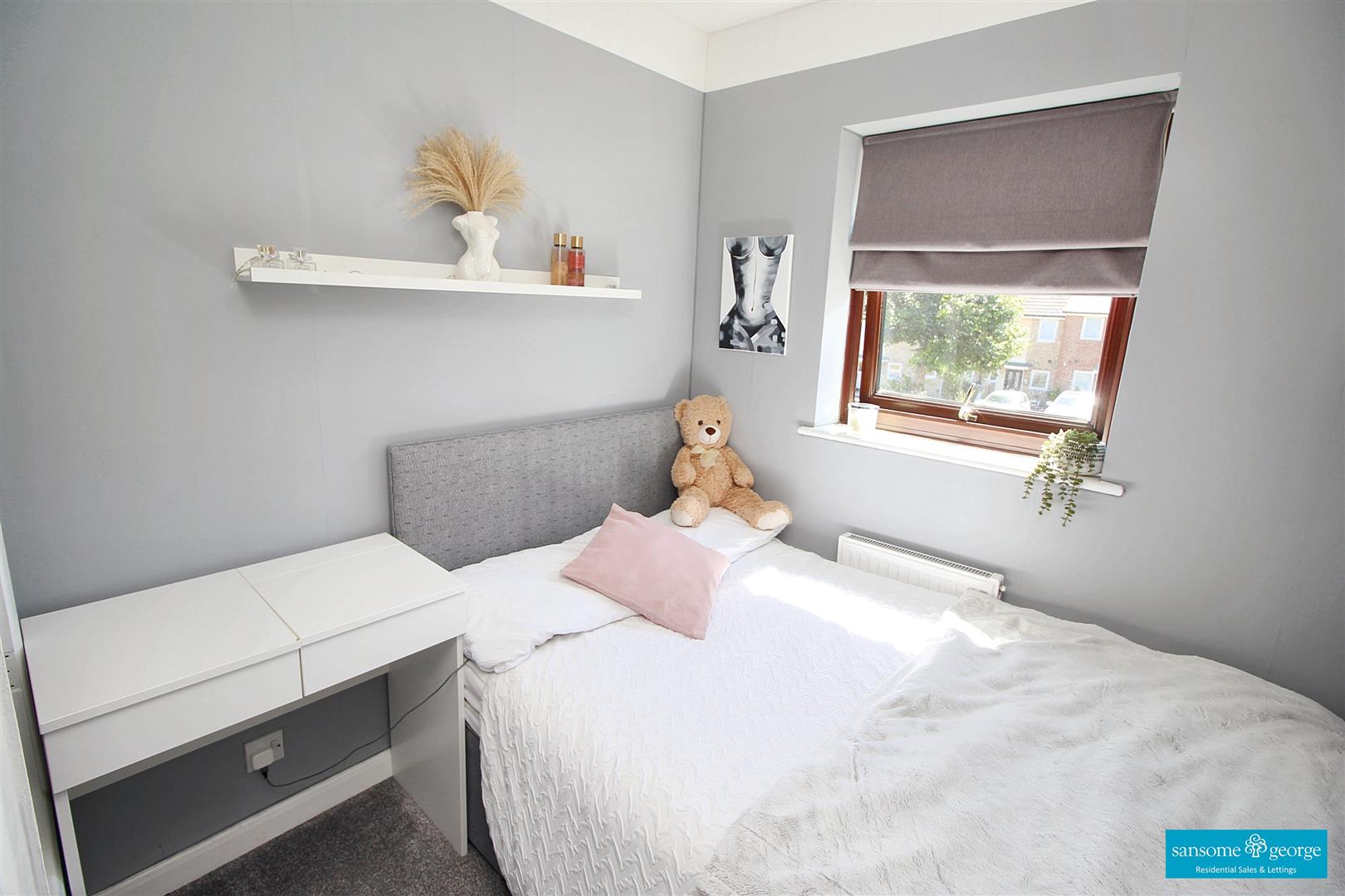 Test Close, Tilehurst, Reading